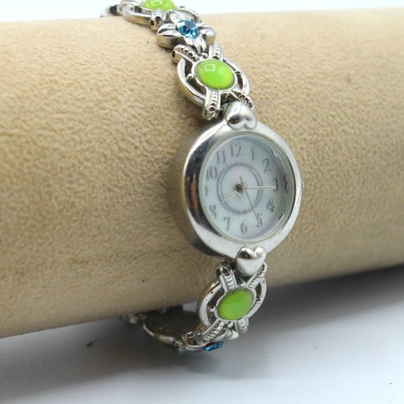 Christian Benet Women's Casual Floral Silver Toned Bracelet Band Analog Watch - Picture 1 of 7